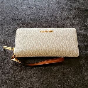 Michaels Kors Wristlet wallett